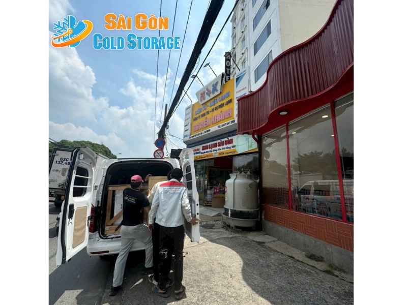 Một số hình ảnh thực tế trong quá trình lắp đặt kho lạnh đá gel tại Hóc Môn