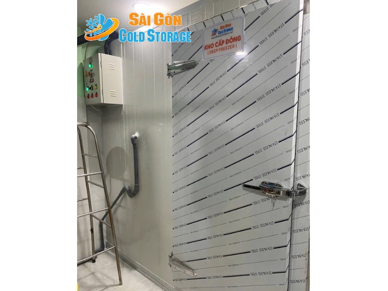 Một số hình ảnh thực tế khi thi công kho đông thực phẩm tại quán nhậu