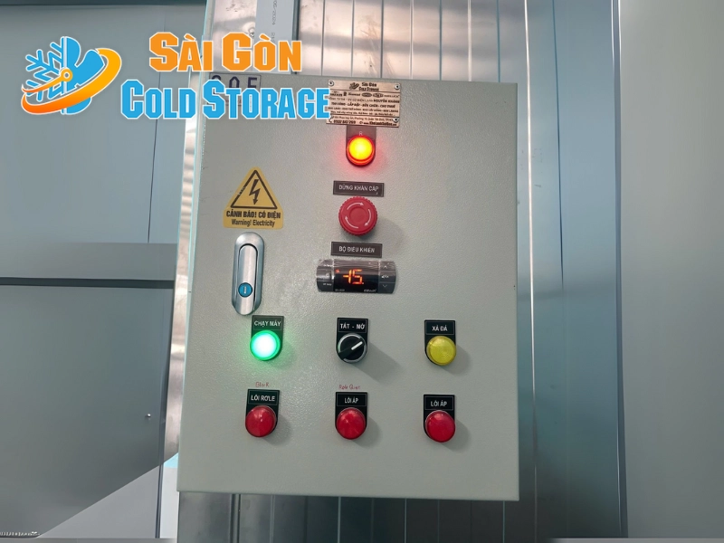 Một số hình ảnh thực tế trong quá trình lắp đặt kho đông bảo quản thịt heo quay